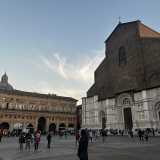 Arrivati a Bologna, ci dirigiamo subito verso il centro, precisamente in Piazza Maggiore